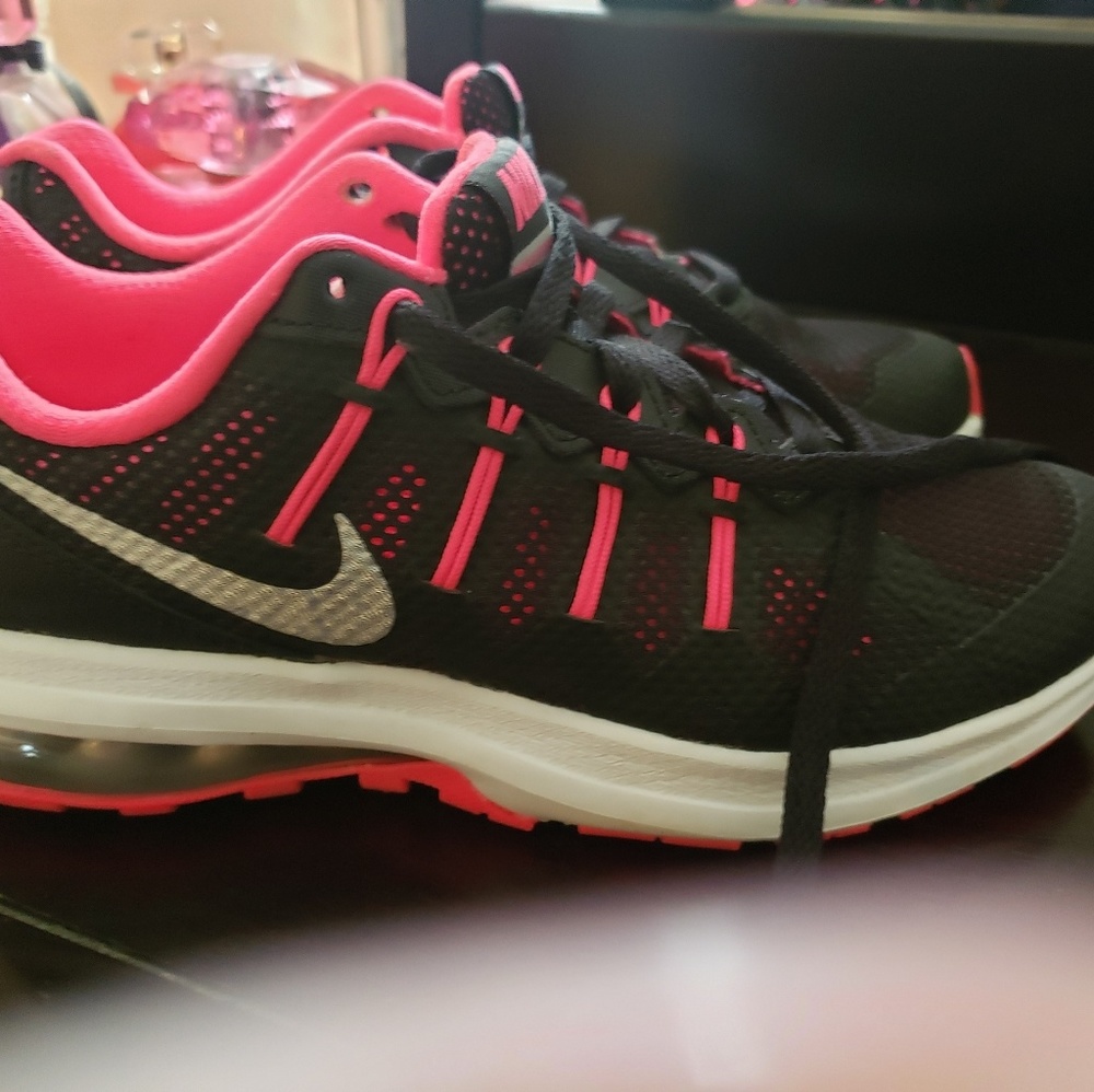 Nike dynasty pink/black/white